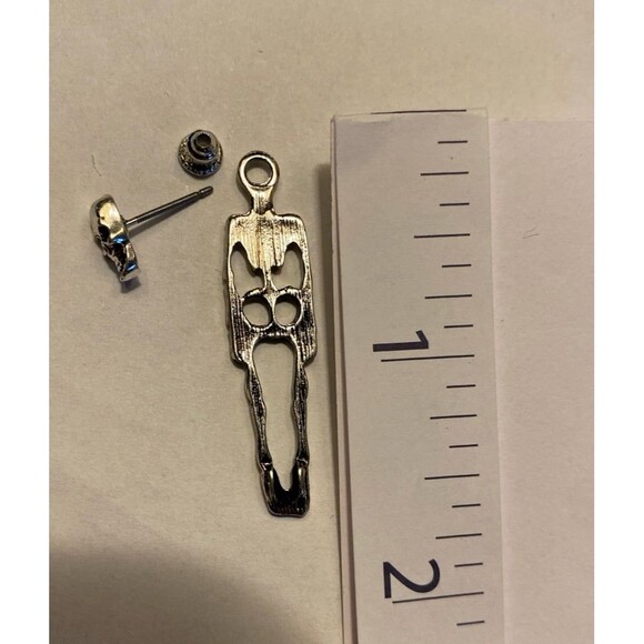 Skeleton Dangle Earrings Body can move Side to Side Gothic Eerie Ghostlike Grim - Picture 5 of 6